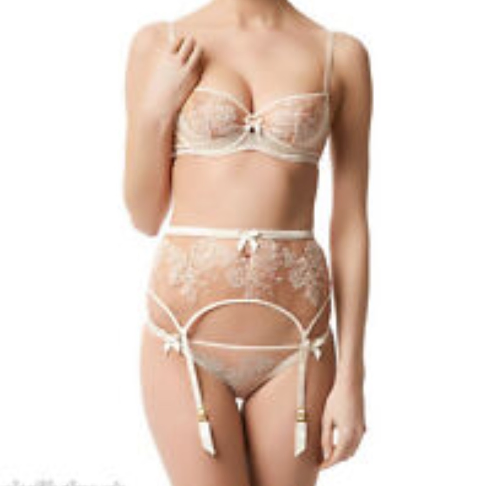Gloria Suspender Size 4 NWT!